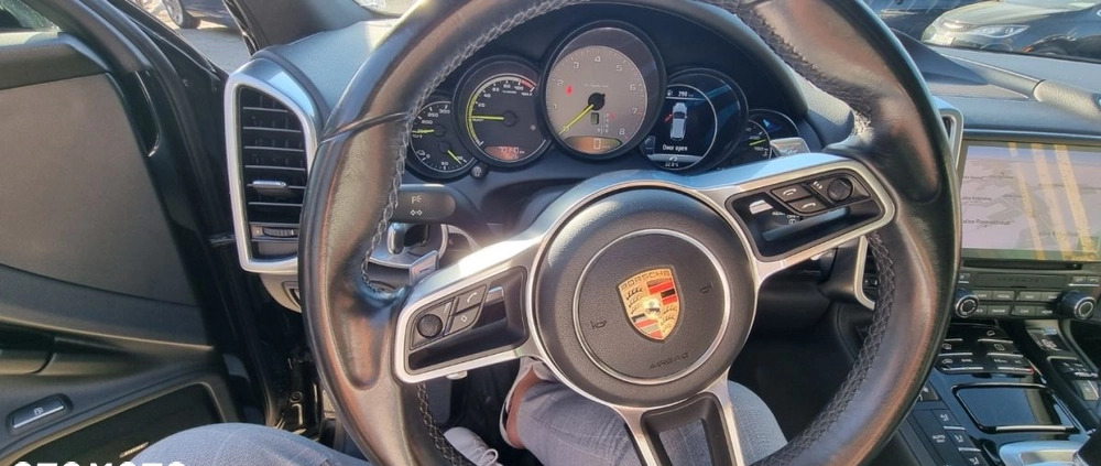 Porsche Cayenne cena 199000 przebieg: 70000, rok produkcji 2017 z Józefów małe 529